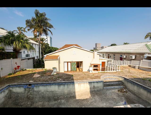 400M² BUILDING FOR SALE IN ESSENWOOD